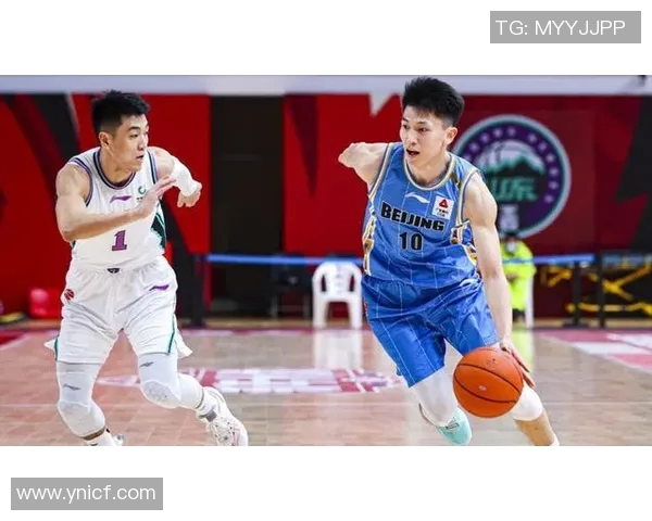 蒋光太成功抢断展现出色防守能力助力球队反击逆转局势