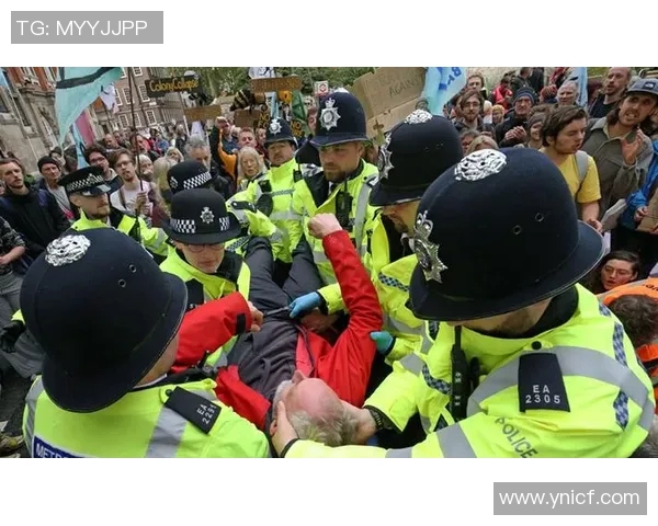 因莫比莱事件再起波澜，美国警察开启大规模清场行动